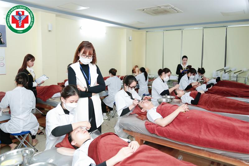 Ngành Chăm sóc sắc đẹp học trường nào? Danh sách trường và tiêu chí