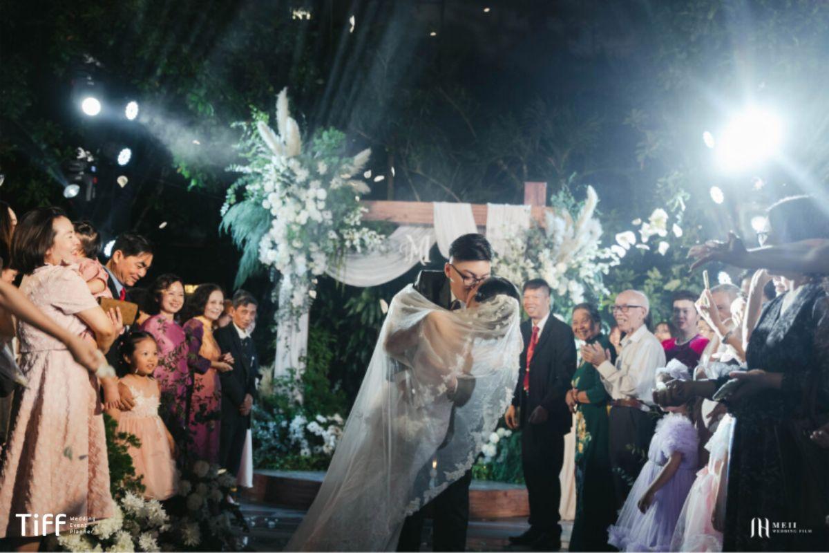 +50 Lời Chúc Vợ Chồng Mới Cưới Hay, Ý Nghĩa, Ngắn Gọn & Độc Đáo Nhất 2025