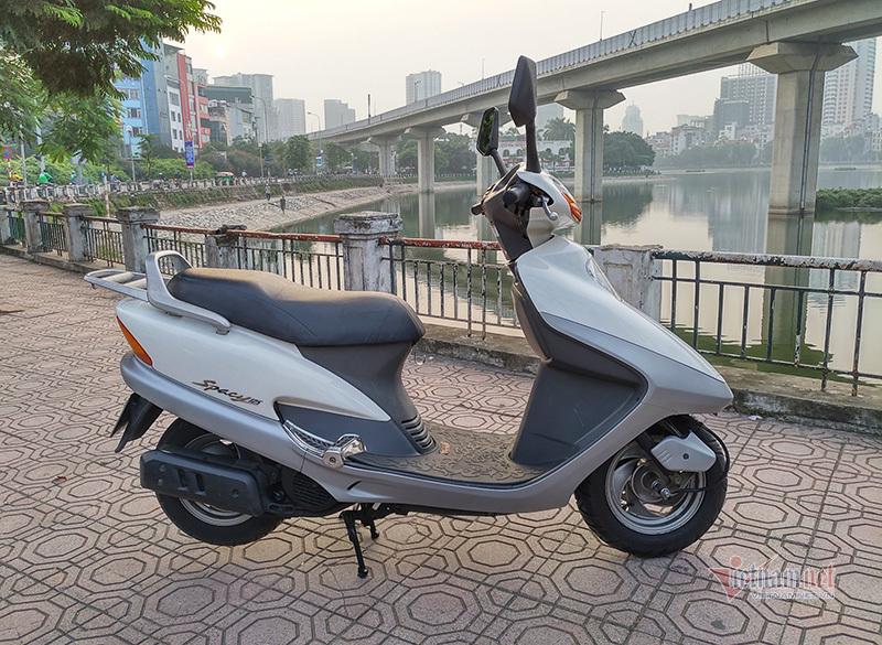 Với 90 triệu, chồng sắm Honda Spacy 2003 tặng vợ thay vì SH mới