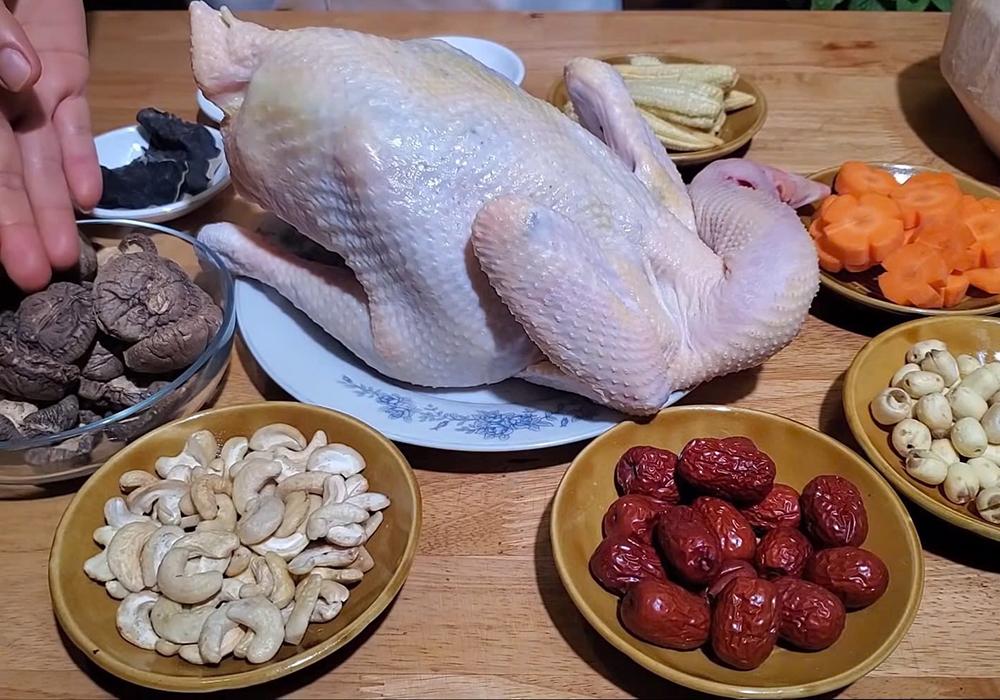 Hướng dẫn làm canh gà hầm ngũ quả chinh phục mọi khẩu vị gia đình